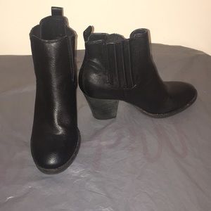 Black ankle booties only wore once